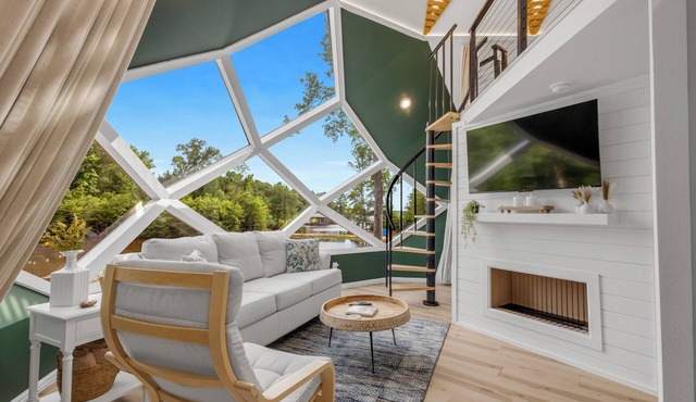 Zome of the Stars: Private Lakefront AND 2 Acre Pond, Docks, Kayaks, Spa Bath