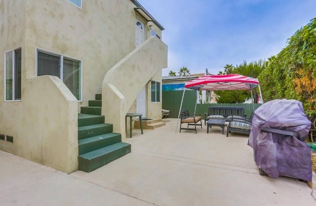 1 Bedroom Condo w/front patio and BBQ grill