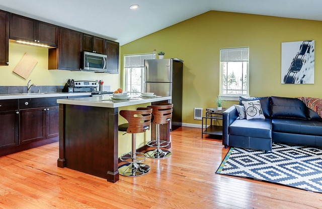 1 Mile to Downtown Bend from a large, spacious and well appointed accommodation!
