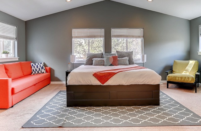 1 Mile to Downtown. Charming, Comfortable And Very Spacious. Come Enjoy Bend.