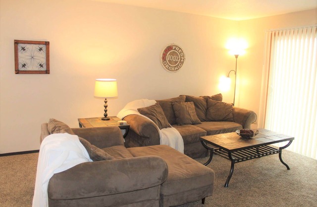 2 Bed, 1.5 Bath short and long term furnished rental in Fargo, ND.