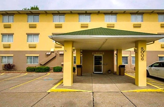 2-Star Hotel ∙ Quality Inn East Evansville