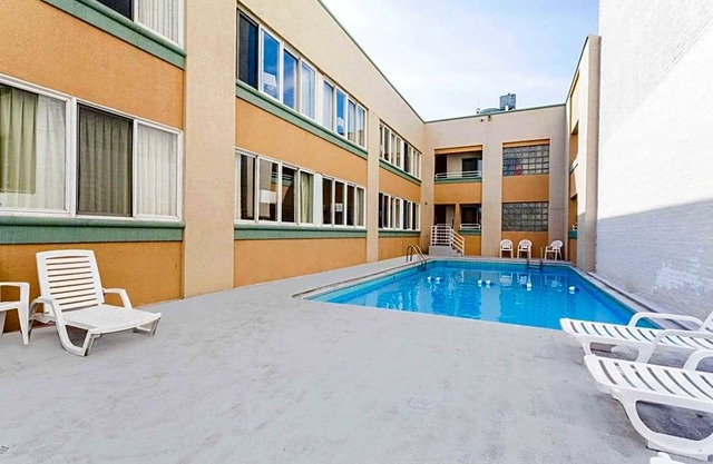 2-Star Hotel ∙ Howard Johnson by Wyndham Atlantic City