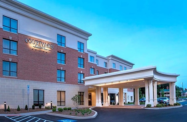 3-Star Hotel ∙ Courtyard by Marriott Hershey Chocolate Avenue