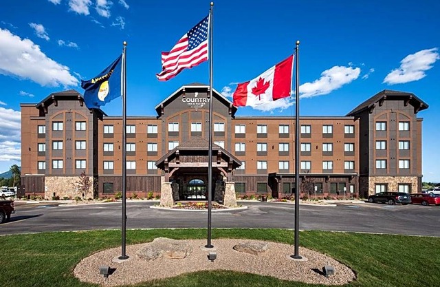 3-Star Hotel ∙ Glacier International Lodge