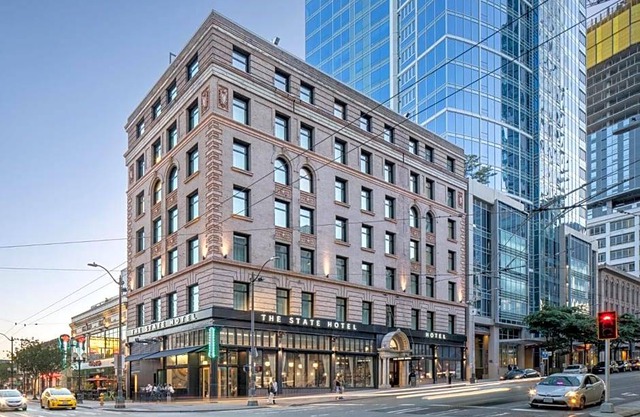 4-Star Hotel ∙ The State Hotel