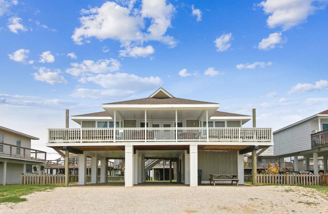 4513BETSYSBBNH - Betsy's Beachfront Cottage