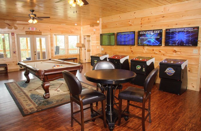 948 m² Cabin ∙ 14 bedrooms ∙ 44 guests