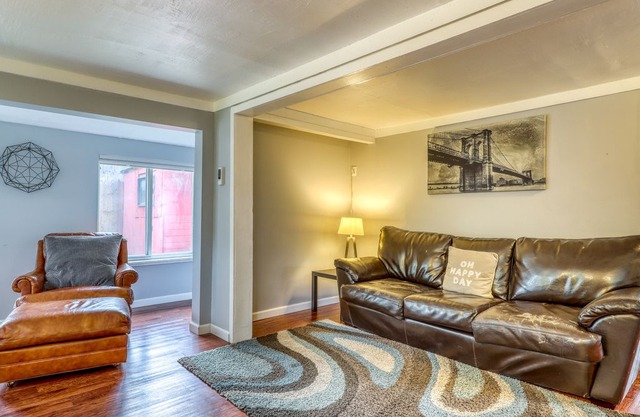 Adorable cottage - walk to downtown/BSU, perfect for a couple!