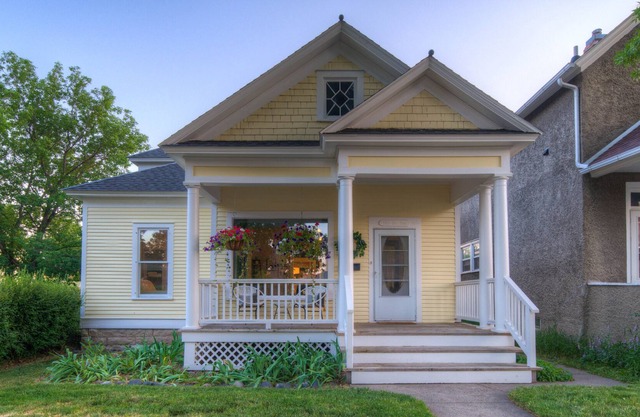 Beautiful 2 bedroom House in Historical Downtown Livingston
