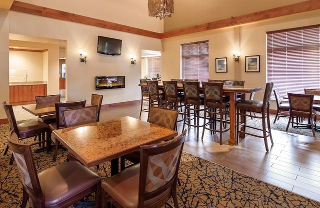 Best Western Golden Prairie Inn and Suites