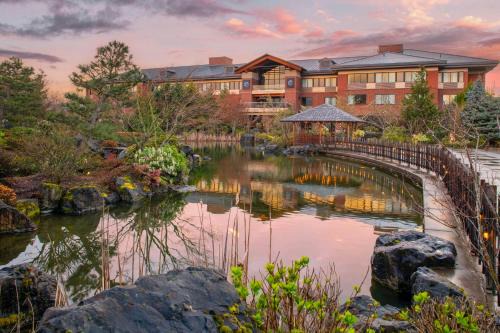 Boulder Falls Inn 