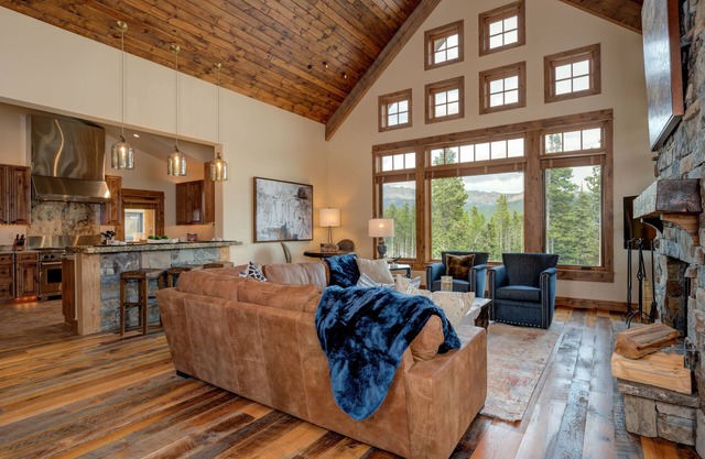 Big Sky Vacation Rentals: Cowboy Suite 3C