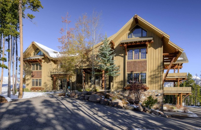 Big Sky Vacation Rentals: Cowboy Suite 2D