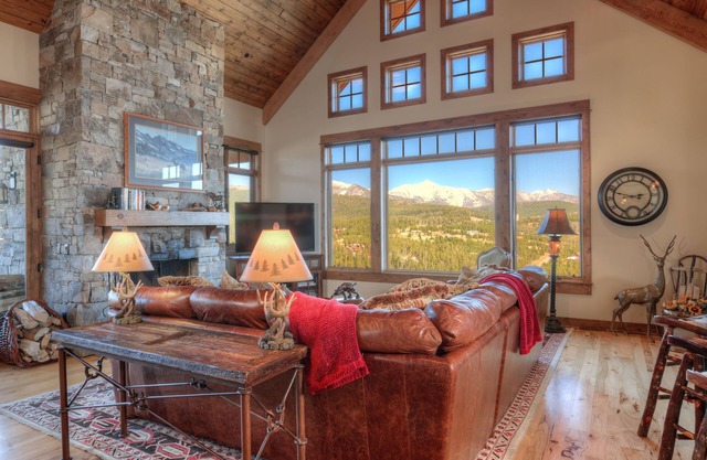 Big Sky Vacation Rentals: Cowboy Suite 6D