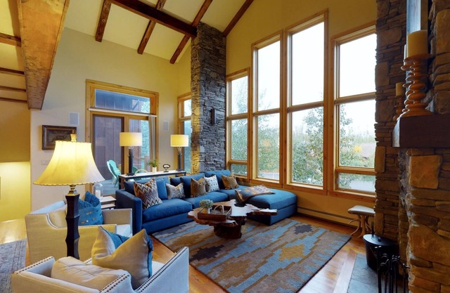 Big Sky Vacation Rentals: Black Eagle 16