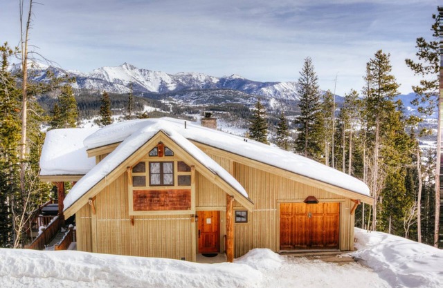 Book Now for Winter Stays! Cowboy-Chic, Ski-In/Ski-Out Home with Mountain Views!