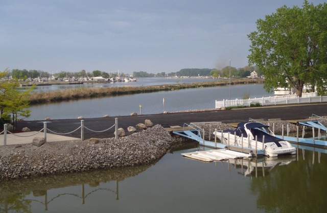 #C - 1 of 4 Waterfront Rental Units - Clean, Safe & Small Complex (Sleeps 8-32)