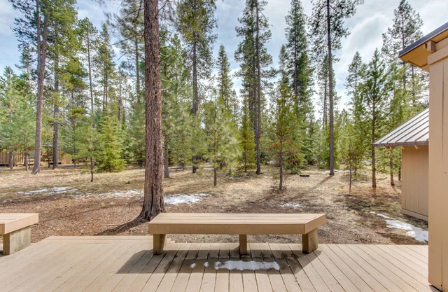 Cabin with Eight SHARC Passes, Access to Shared Pools, Hot Tub & Other Amenities