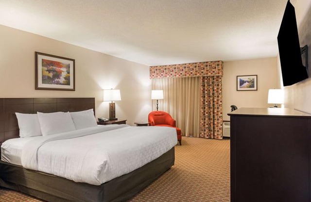 Clarion Hotel Minot
