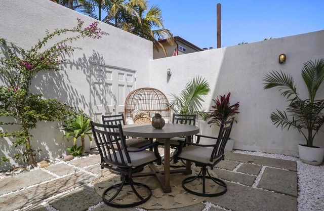 Coastal Chic Paradise, Steps To The Sand