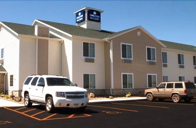Cobblestone Inn & Suites - Carrington