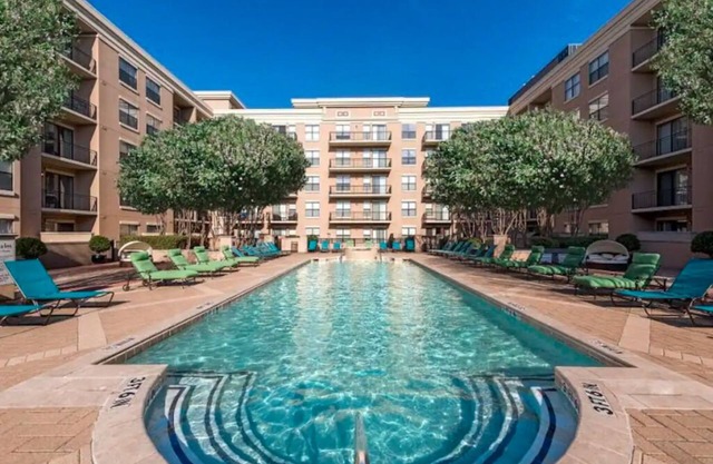 Colorful Yet Cozy Apartment In Uptown Dallas!