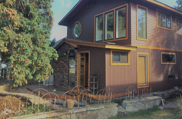 Comfortable Home Near Downtown