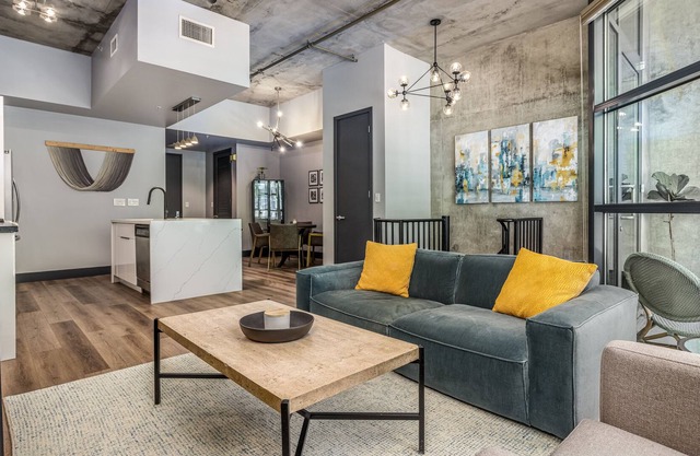 Contemporary & Chic Downtown 2Story Condo- 1bd/2ba