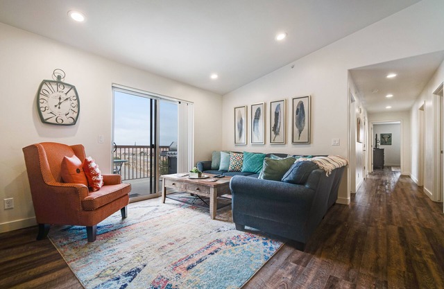 Cozy condo w/shared seasonal pool & hot tub/free WiFi - short drive to Arches