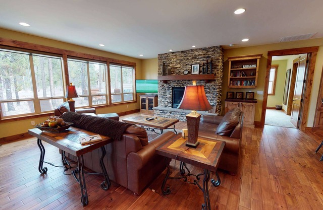 Cozy Family Escape with A/C, Hot Tub & Ping Pong