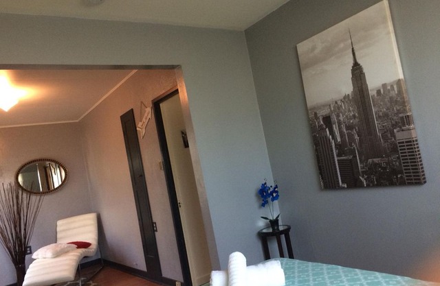 Cozy Home / Lovely SanDiego Private Enter + private Bath + parking Lot