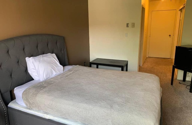 Cozy & Serene Hotel Style Unit (C02)