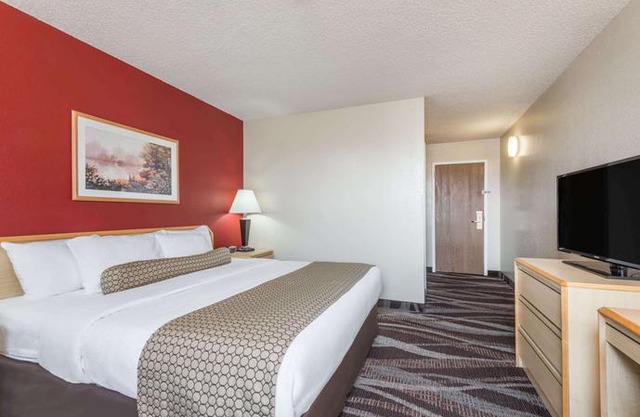 Days Inn by Wyndham Gillette