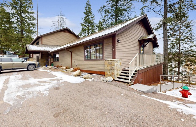 Dog-friendly, lake-view condo with pool, hot tub & nearby beach - near parks
