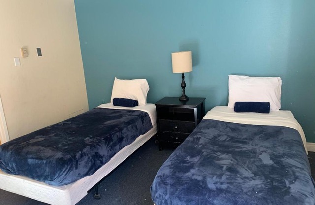 Double Bed Hotel Style Suite-B04
