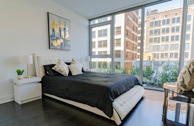 Downtown Paradise Escape with 2 Pools / Hot Tubs