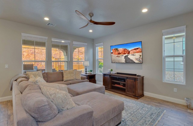 Escondido 2275 | Sleeps 20, Ping Pong Table, BBQ - near Sand Hollow, and Quail Creek