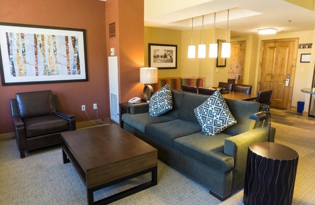 Exquisite Condo, Great for Families, Ski In Out