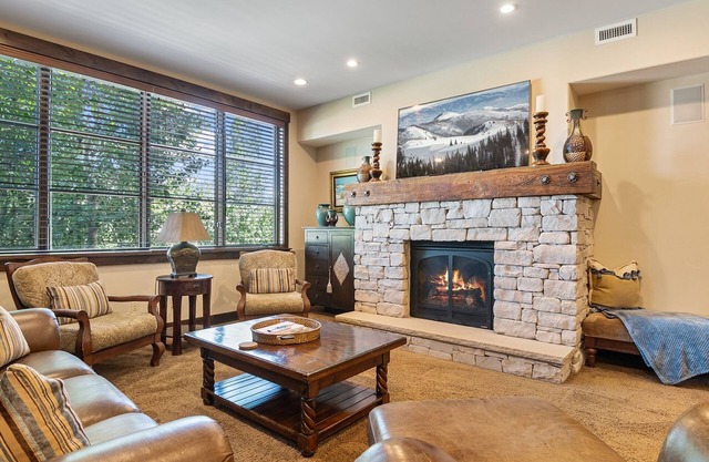 Festive Dates Open! Inviting Ski Condo with Golf Course Views and Grill!