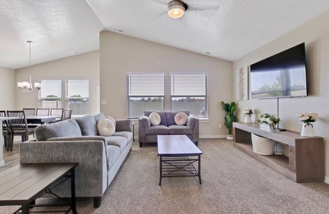 Gorgeous 3 Bedroom Private Custom Home in Central Meridian