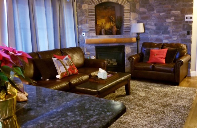Great Rates! Luxery Condo - Underground Parking