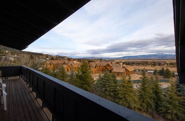 Gros Ventre B12: Teton Village- Cozy Top Floor Condo- Beautiful Valley Views