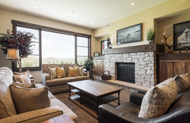 Holiday Availability! Mountain views! Private Hot Tub! Community Ski Access!