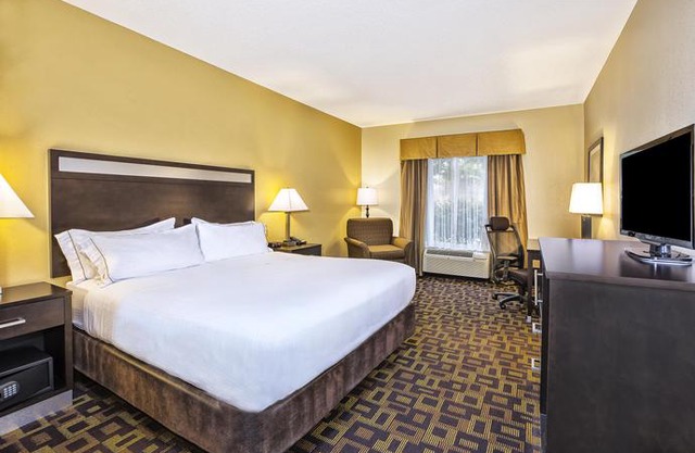 Holiday Inn Express Hotel and Suites Marysville