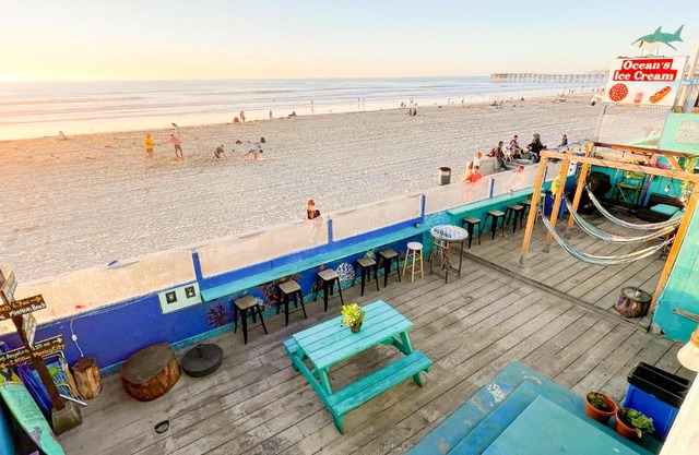 ITH San Diego Beach Bungalow Surf Hostel
