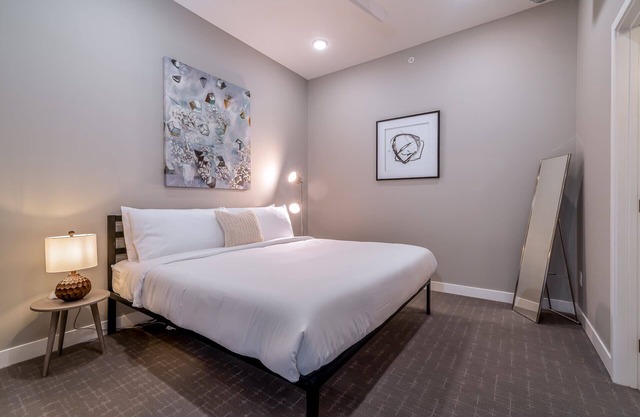 Kasa | Family Friendly 2BD + Walk to Sculpture Park | Des Moines