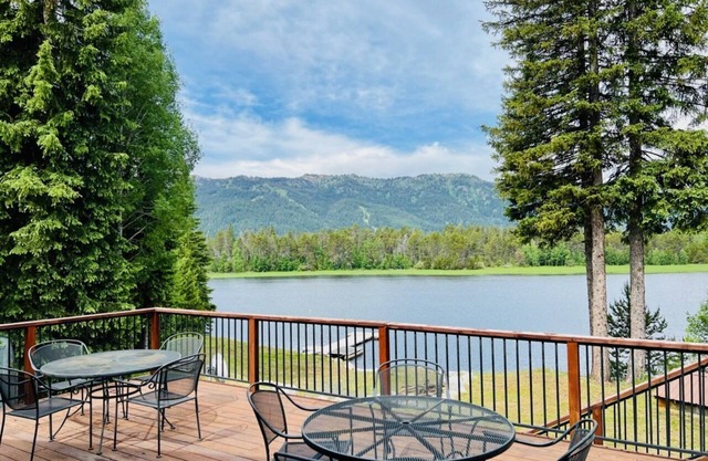 Lakefront Escape Hereford Lakehouse Custom Cascade Waterfront 