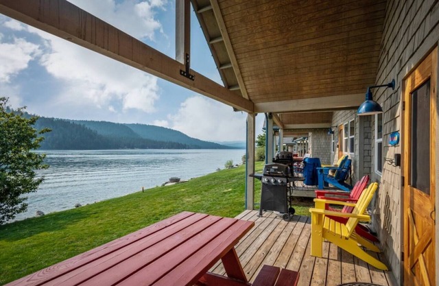 Lakefront Beach Bungalow 