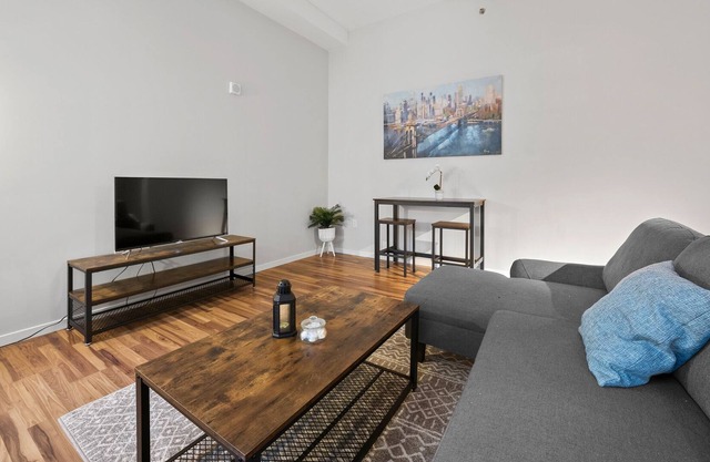 Lavish 2 Bedroom Condo - Best Central Location with Amenities Galore 612
